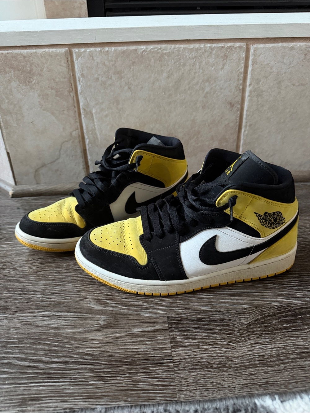 Nike Air Jordan 1 Mid Black/Yellow/White